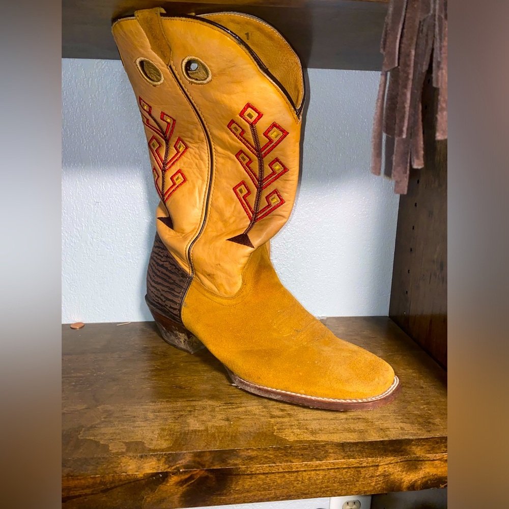 Men’s roughout cowboy boots
